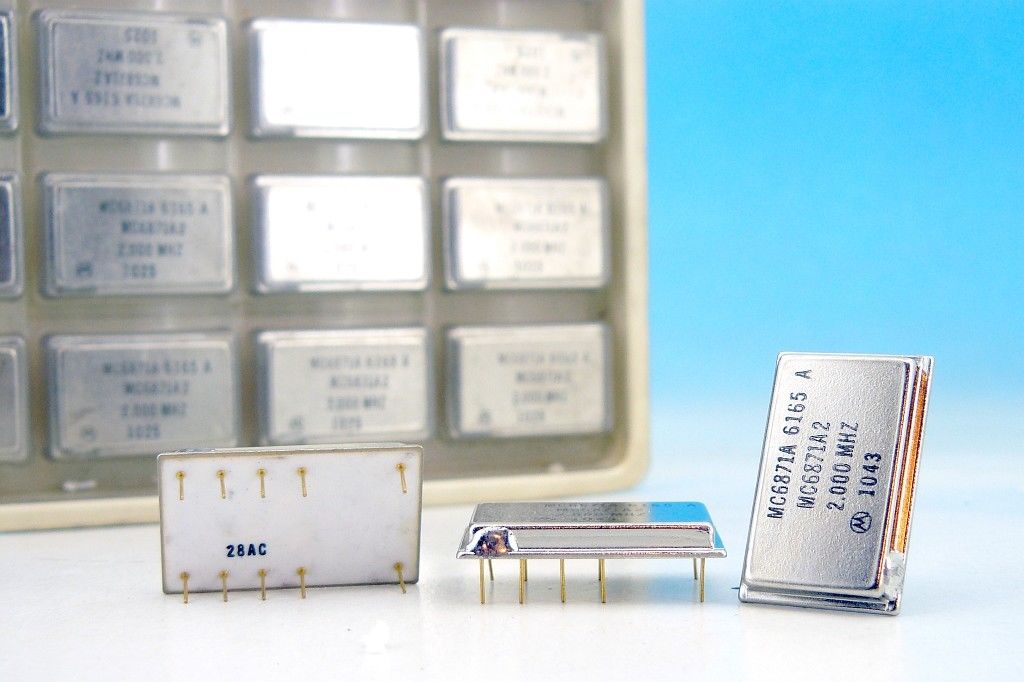 Two phase microprocessor clocks  designed to drive the motorola mc6800 mpu