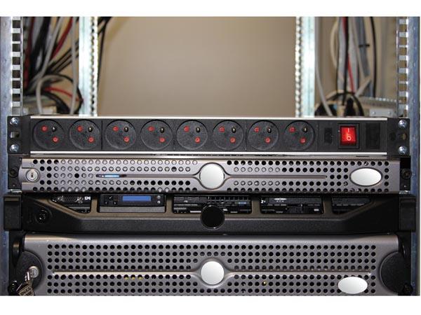 Multiprise rackable 19", 8 prises , protection thermique et surcharges ...