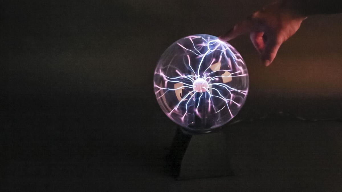 Boule plasma 2 fonctions : allume en continu ou pilote par la musique
